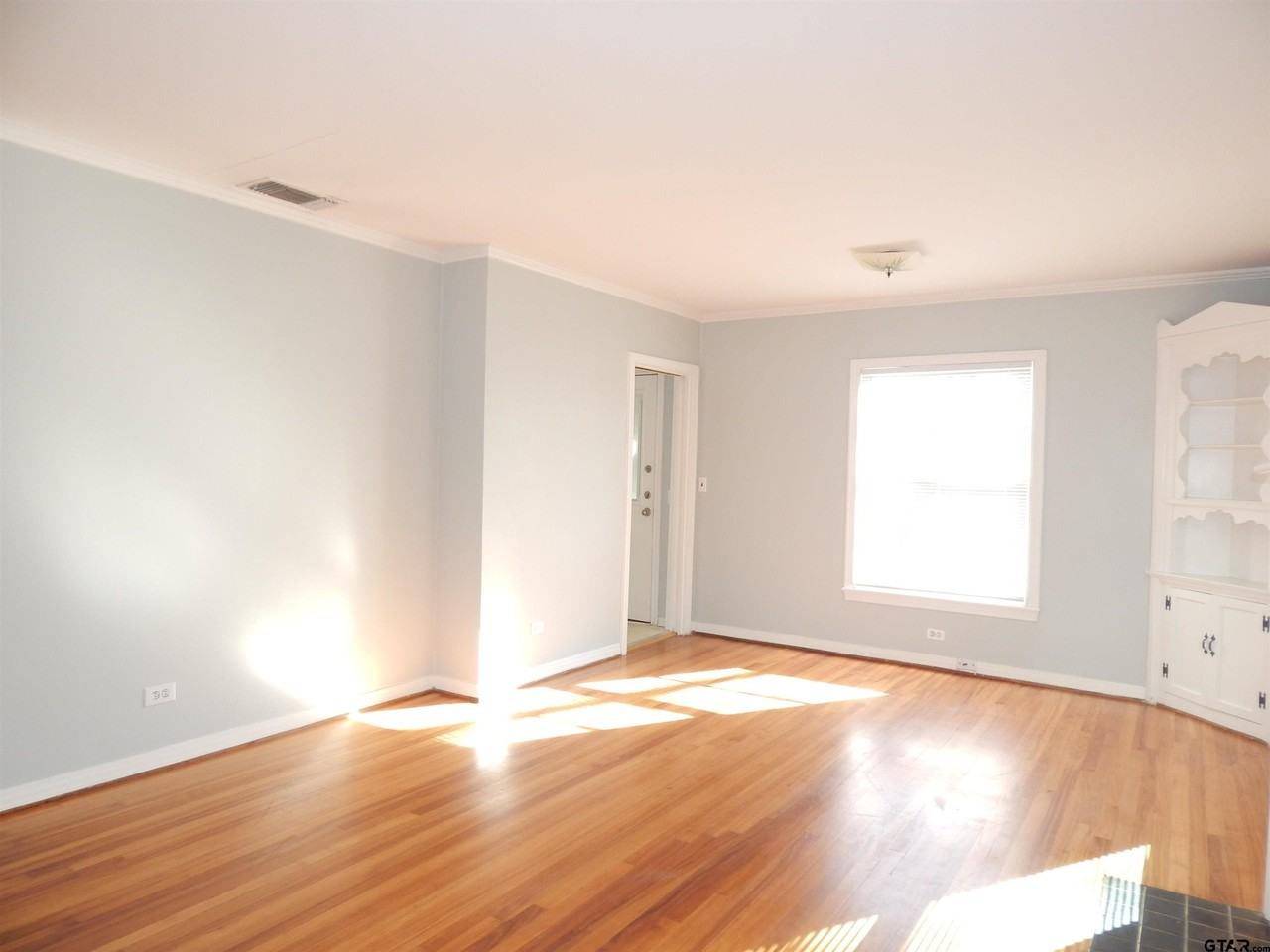 920 W 6th St - Photo 6 of 29