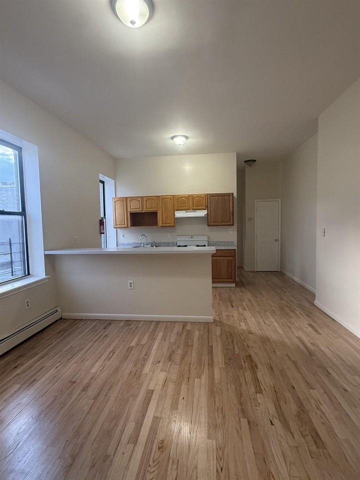 411 Martin Luther King Jr Dr #2R - Photo 3 of 11