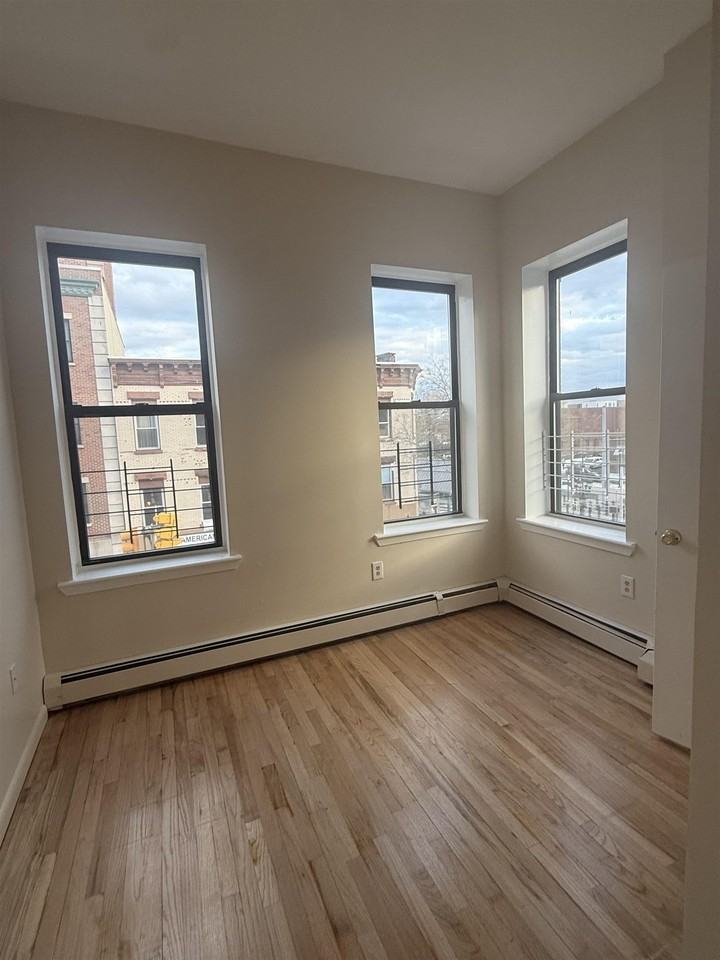 411 Martin Luther King Jr Dr #2R - Photo 4 of 11