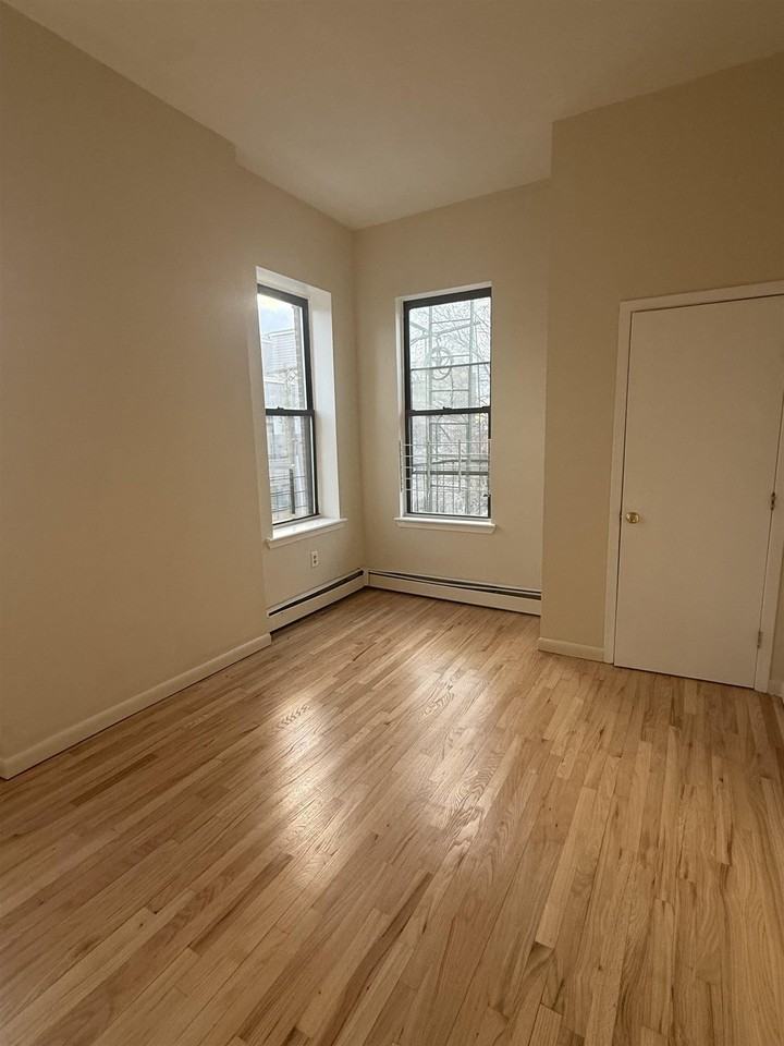 411 Martin Luther King Jr Dr #2R - Photo 6 of 11