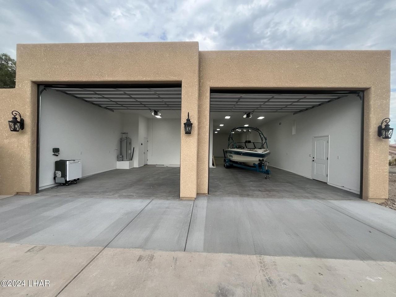 911 Scout Dr - Photo 3 of 13