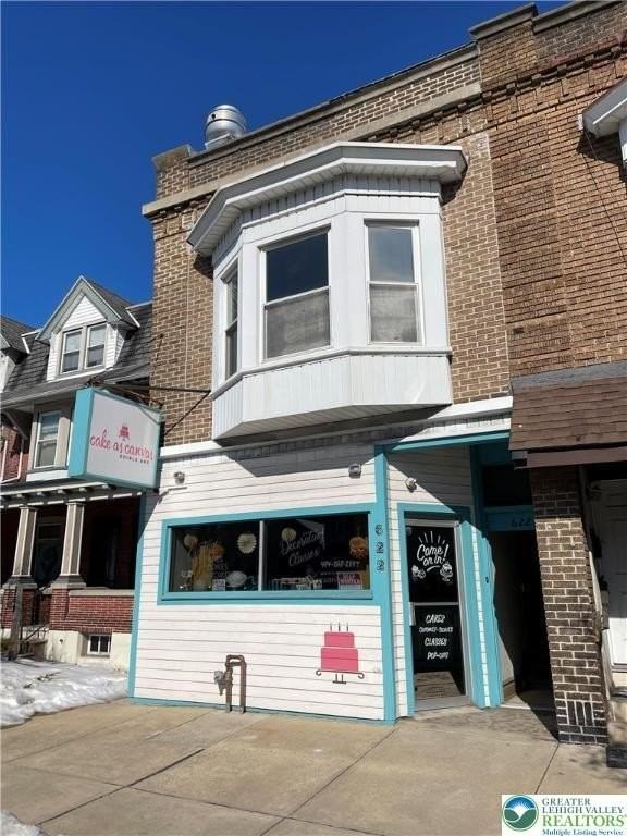 622 W Broad St - Photo 2 of 20