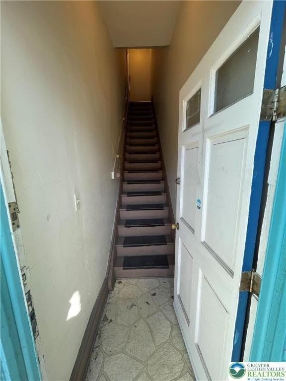 622 W Broad St - Photo 4 of 20