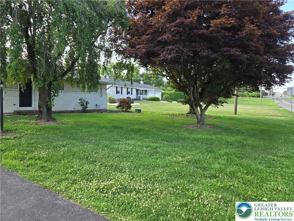 9037 Claussville Rd - Photo 2 of 22