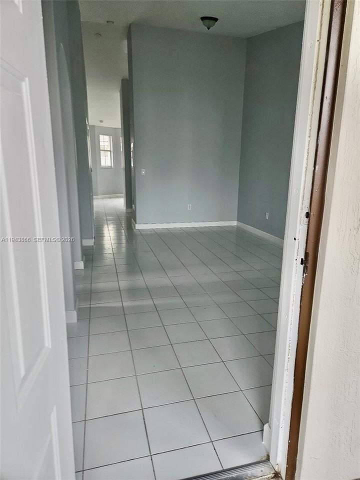 2908 Se 17th Ave #203 - Photo 7 of 7