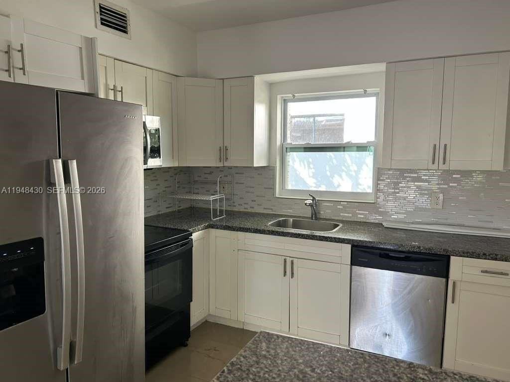 9780 Bay Harbor Ter #7 - Photo 5 of 13