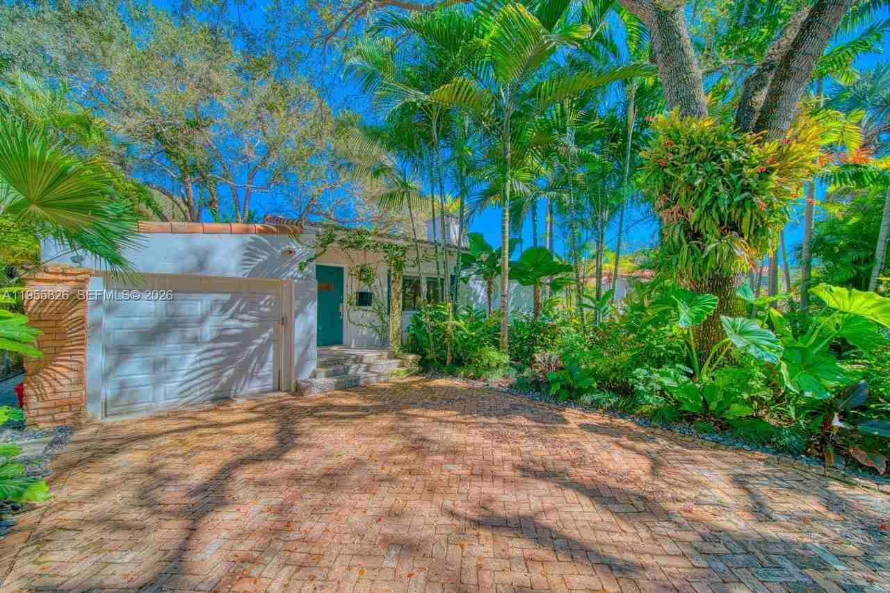 3227 Riviera Dr - Photo 3 of 33