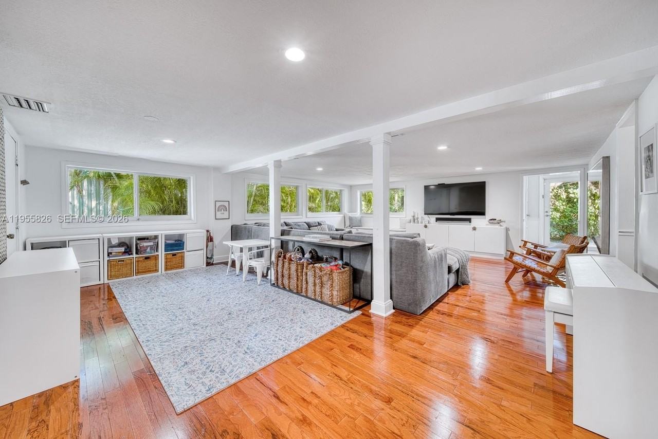 3227 Riviera Dr - Photo 5 of 33