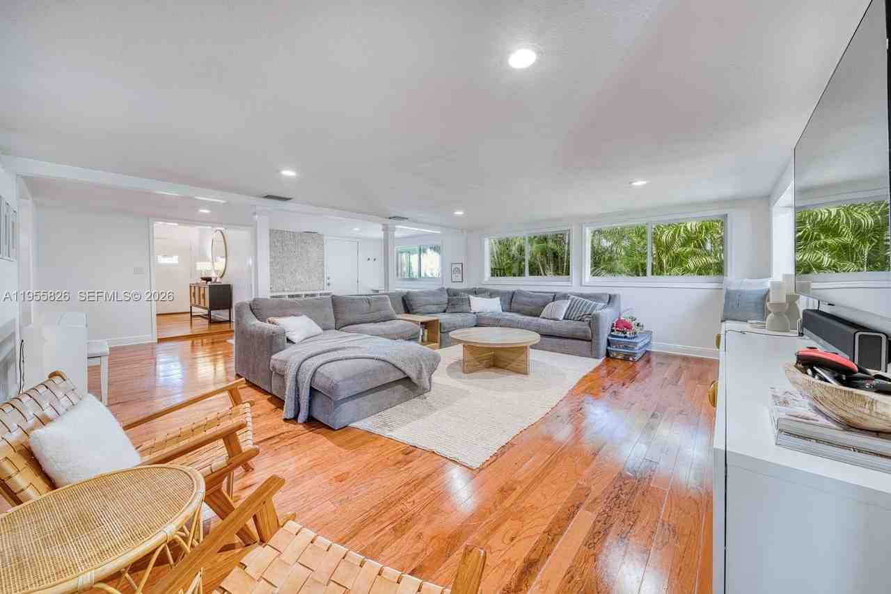 3227 Riviera Dr - Photo 7 of 33