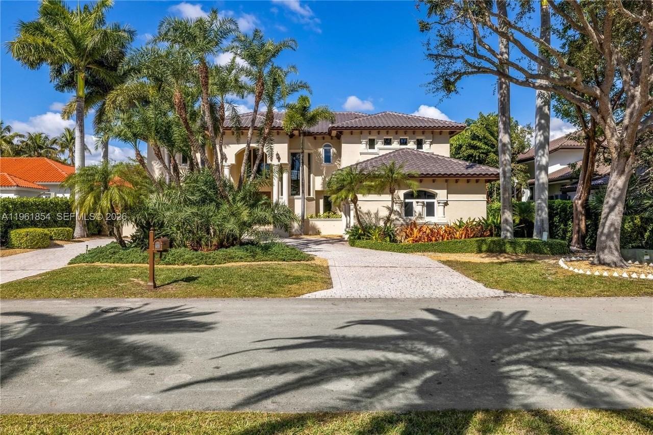 129 Gavilan Ave - Photo 2 of 39