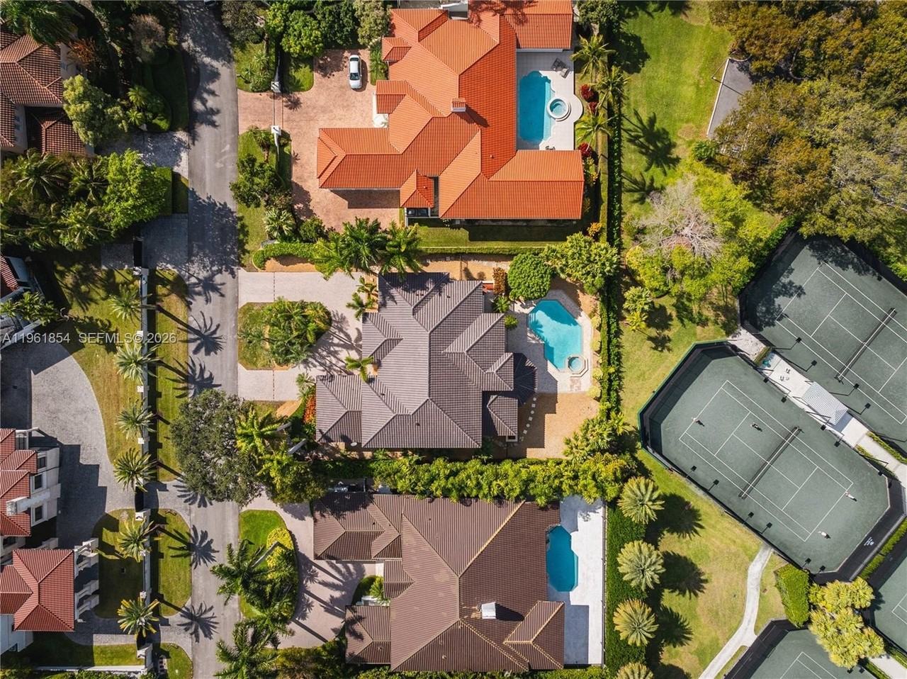 129 Gavilan Ave - Photo 4 of 39