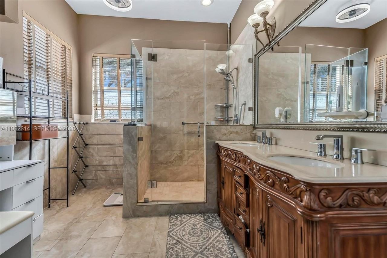 13124 Sw 54th Ct - Photo 3 of 36