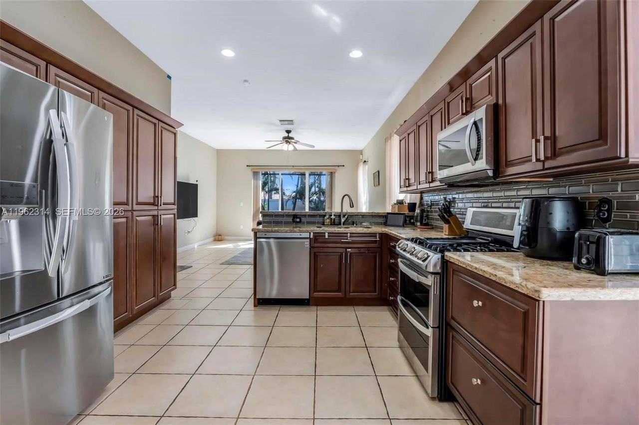 13124 Sw 54th Ct - Photo 6 of 36