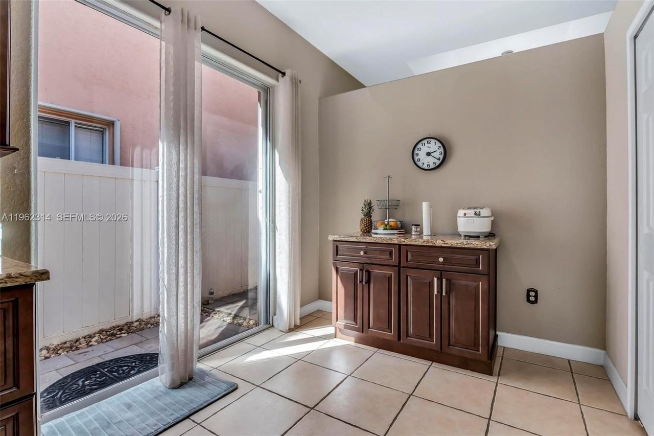 13124 Sw 54th Ct - Photo 7 of 36