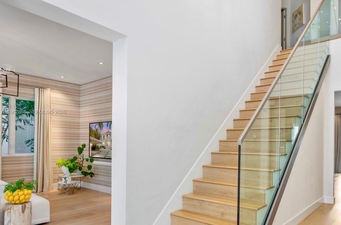 745 Ne 77th St - Photo 4 of 46