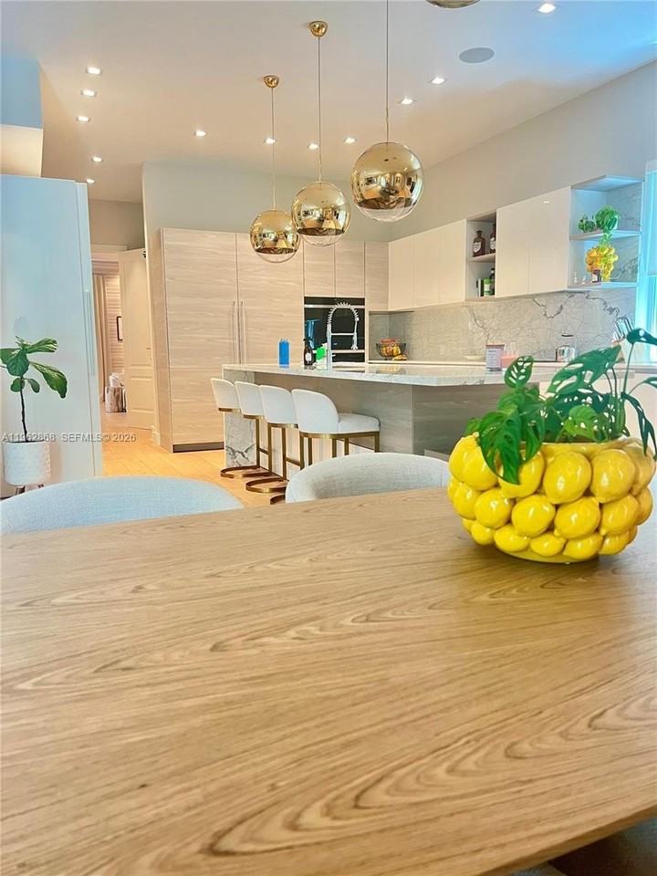 745 Ne 77th St - Photo 7 of 46