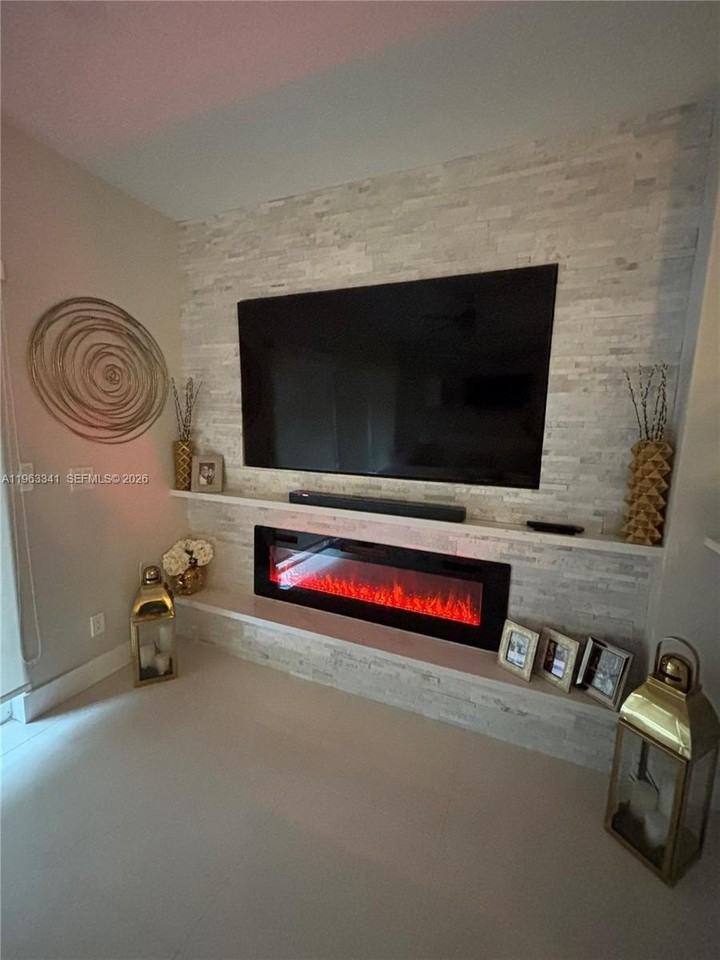 341 Sw 121st Ave - Photo 3 of 21