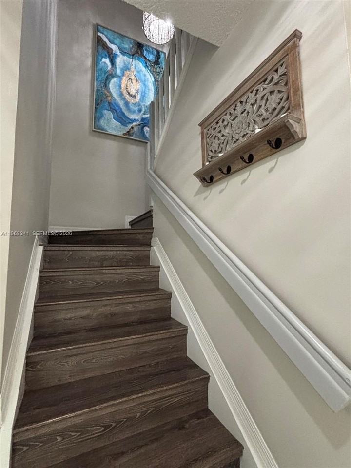 341 Sw 121st Ave - Photo 6 of 21