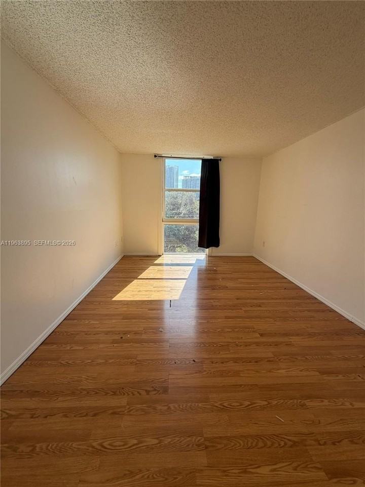 16950 W Dixie Hwy A526 Hwy #A526 - Photo 4 of 13