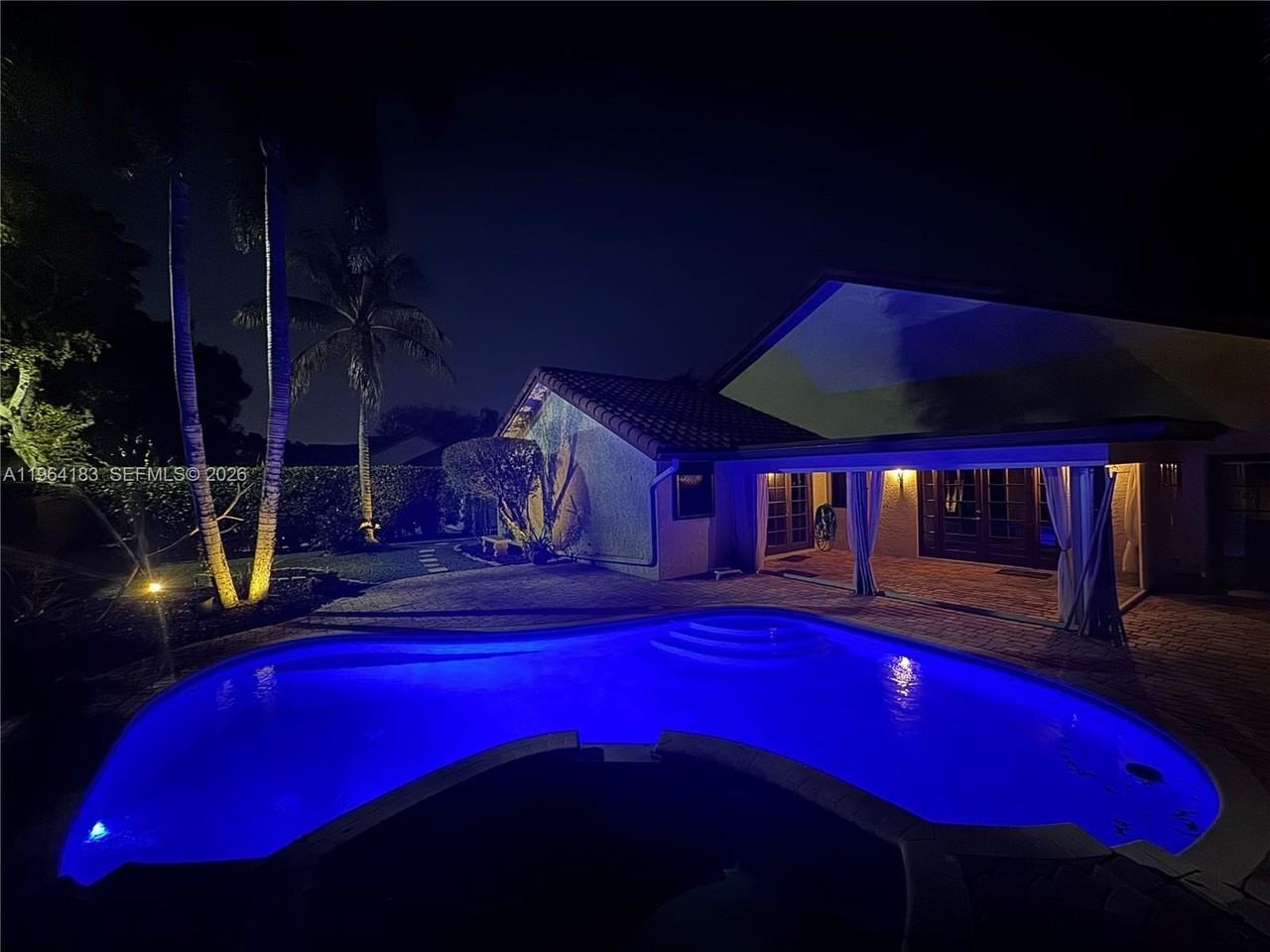 3160 Peachtree Cir - Photo 5 of 24