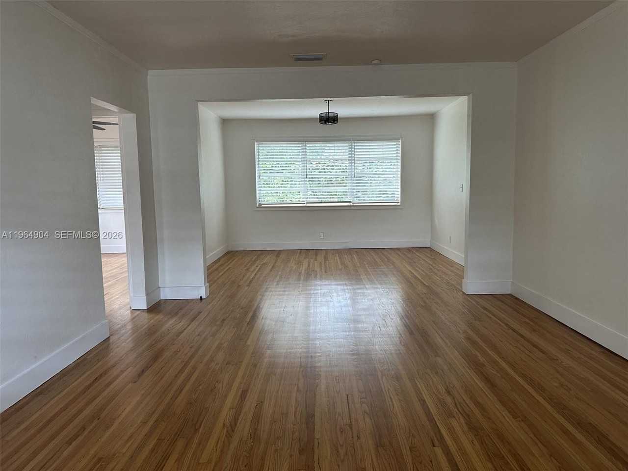 904 Wallace St - Photo 2 of 20