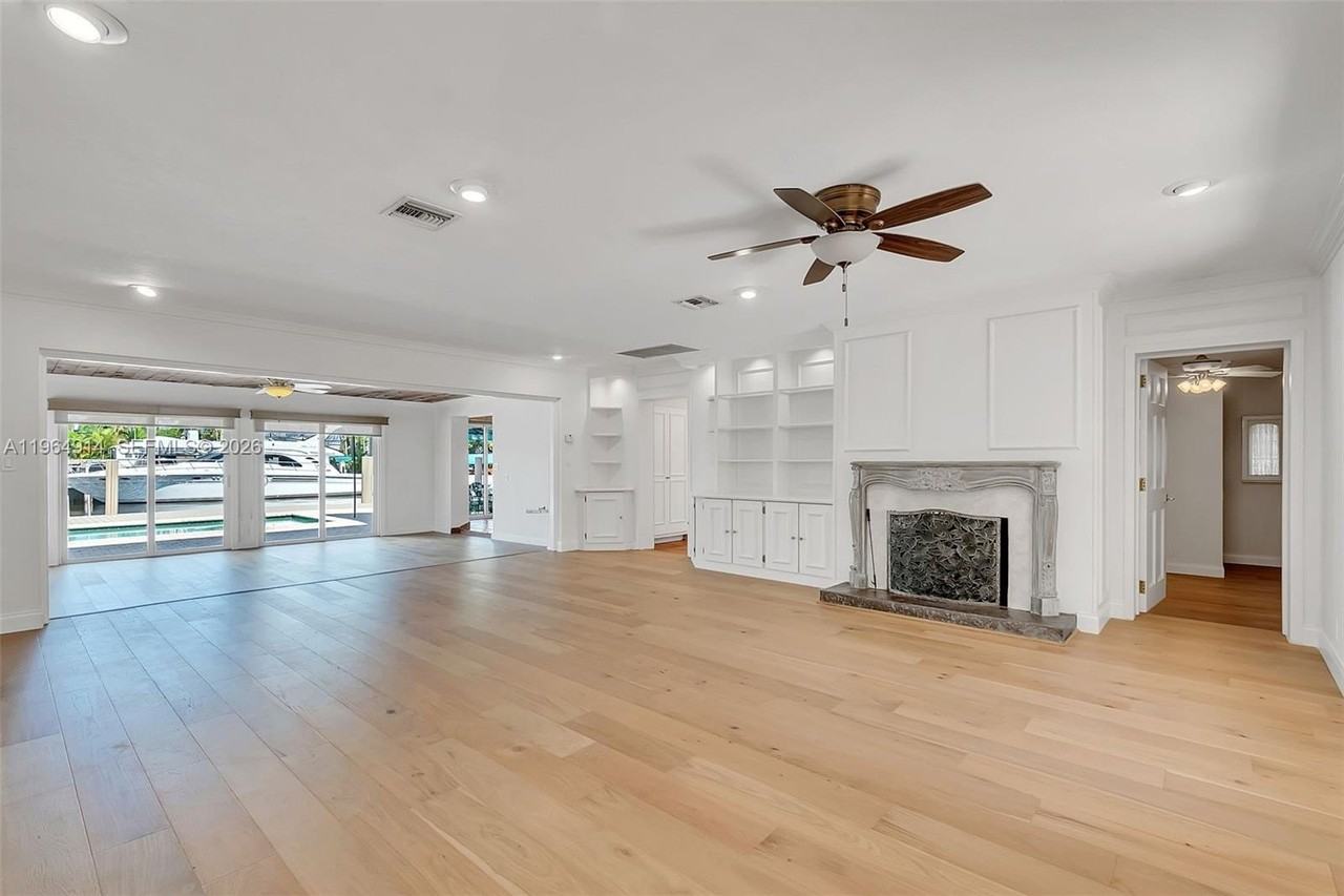 325 Bontona Ave - Photo 4 of 32