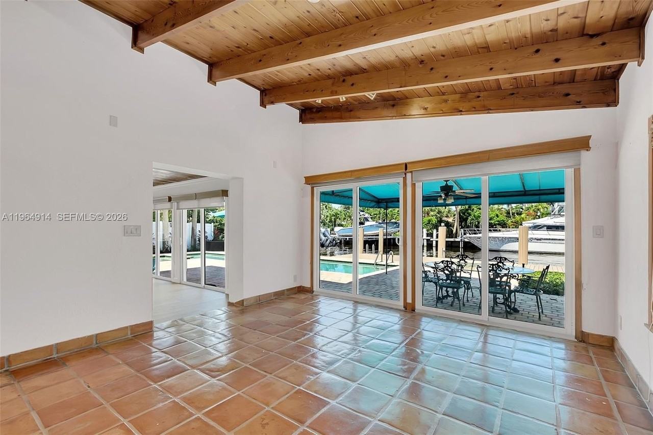 325 Bontona Ave - Photo 6 of 32