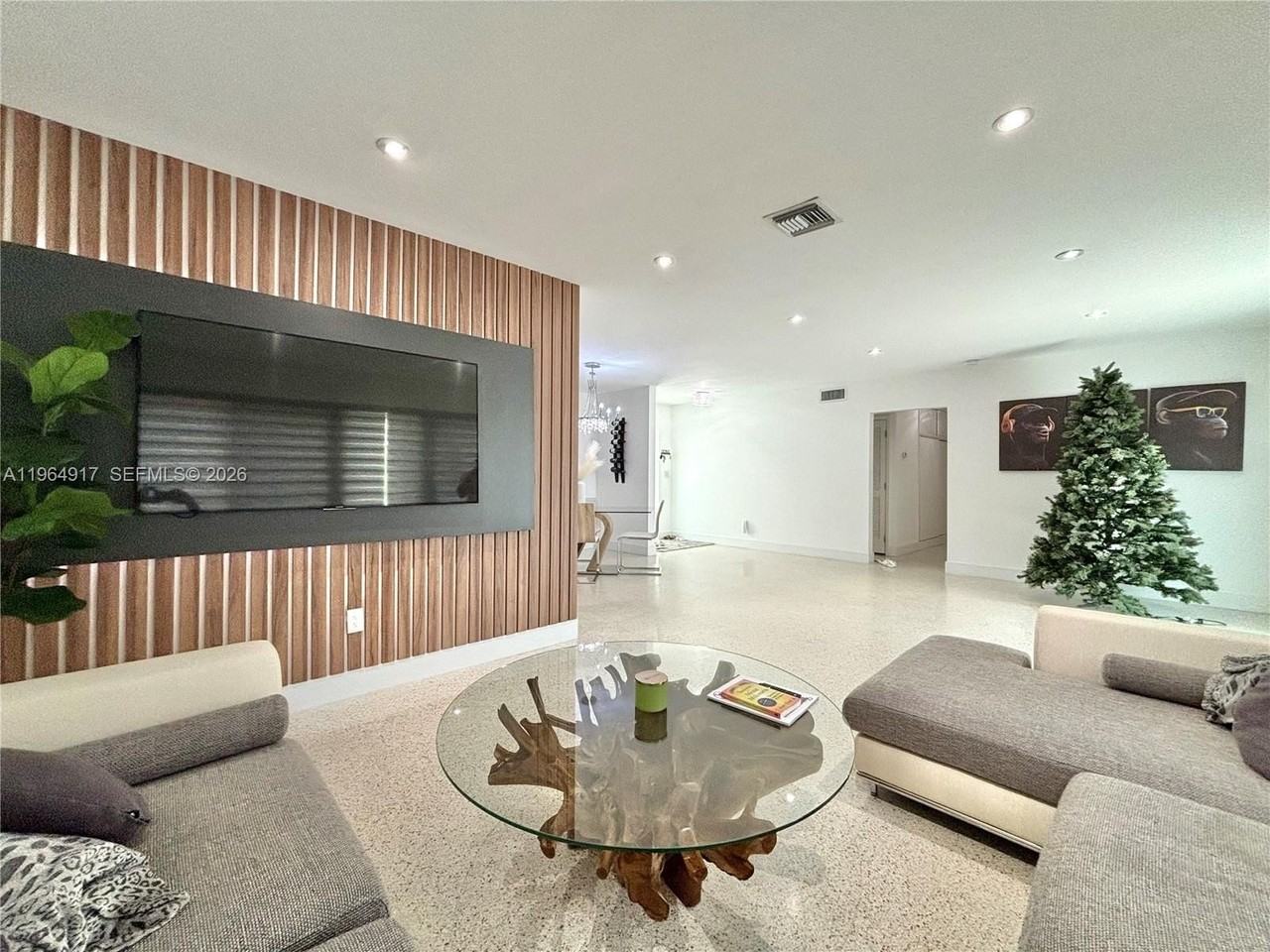 30 Ne 125th St - Photo 3 of 25