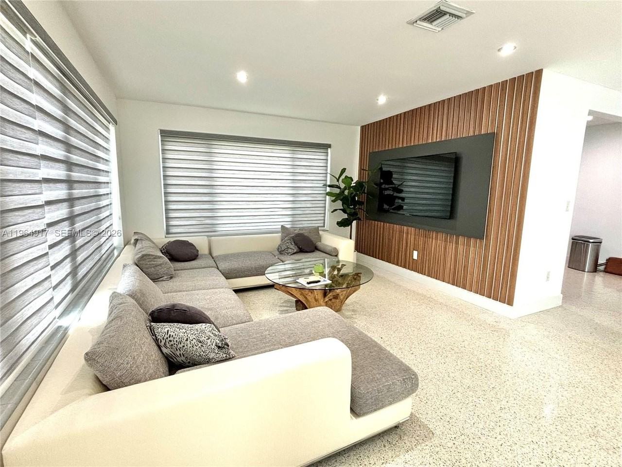 30 Ne 125th St - Photo 5 of 25