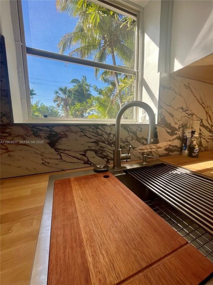 1329 Ne 16th Ave #0 - Photo 2 of 11