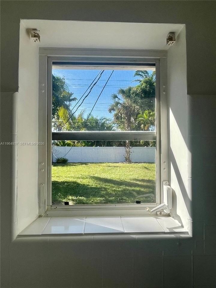 1329 Ne 16th Ave #0 - Photo 6 of 11