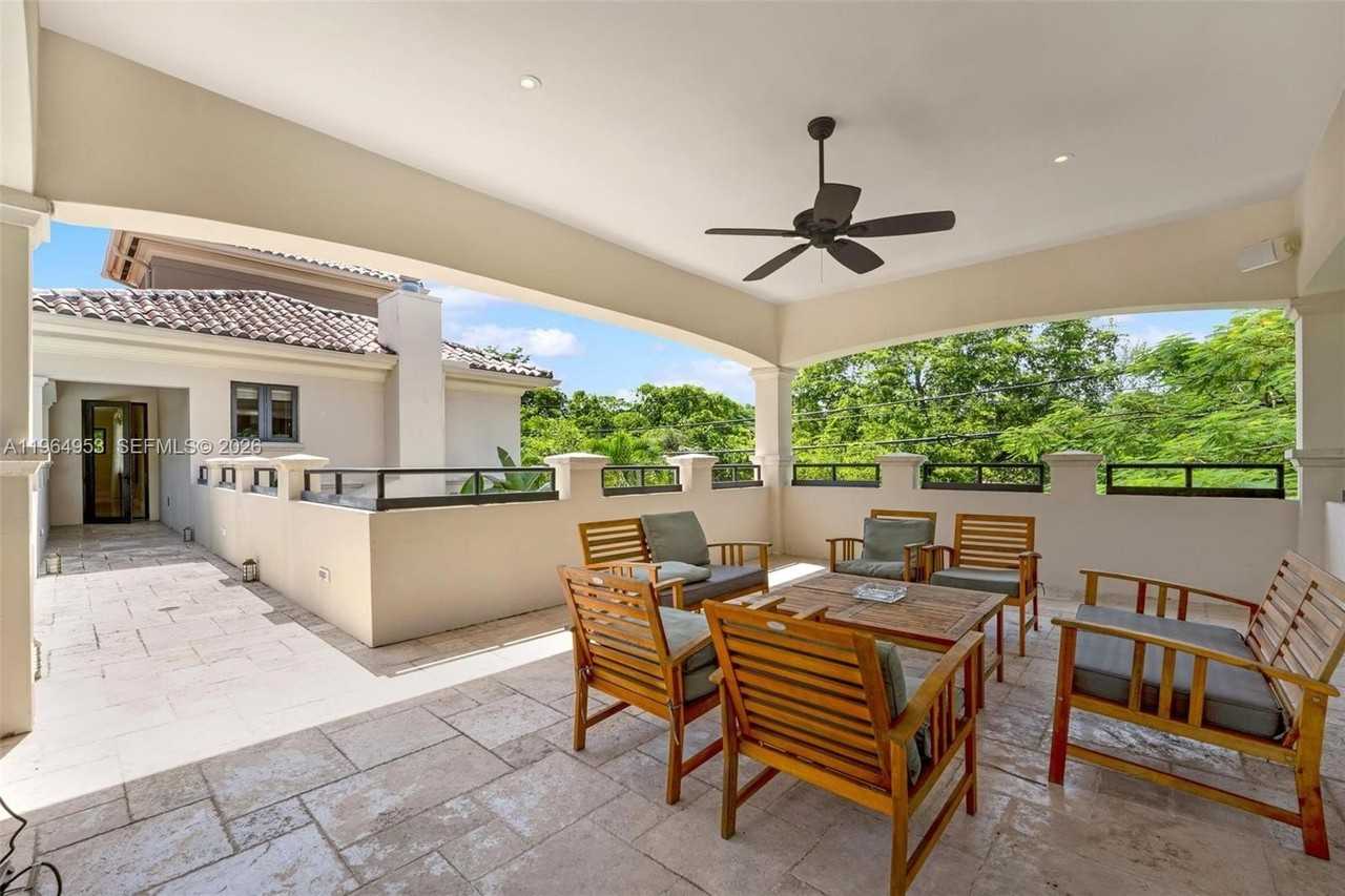 2715 Cordova St - Photo 4 of 43