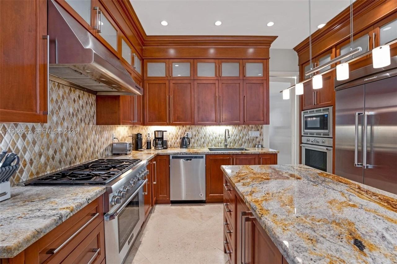 2715 Cordova St - Photo 5 of 43