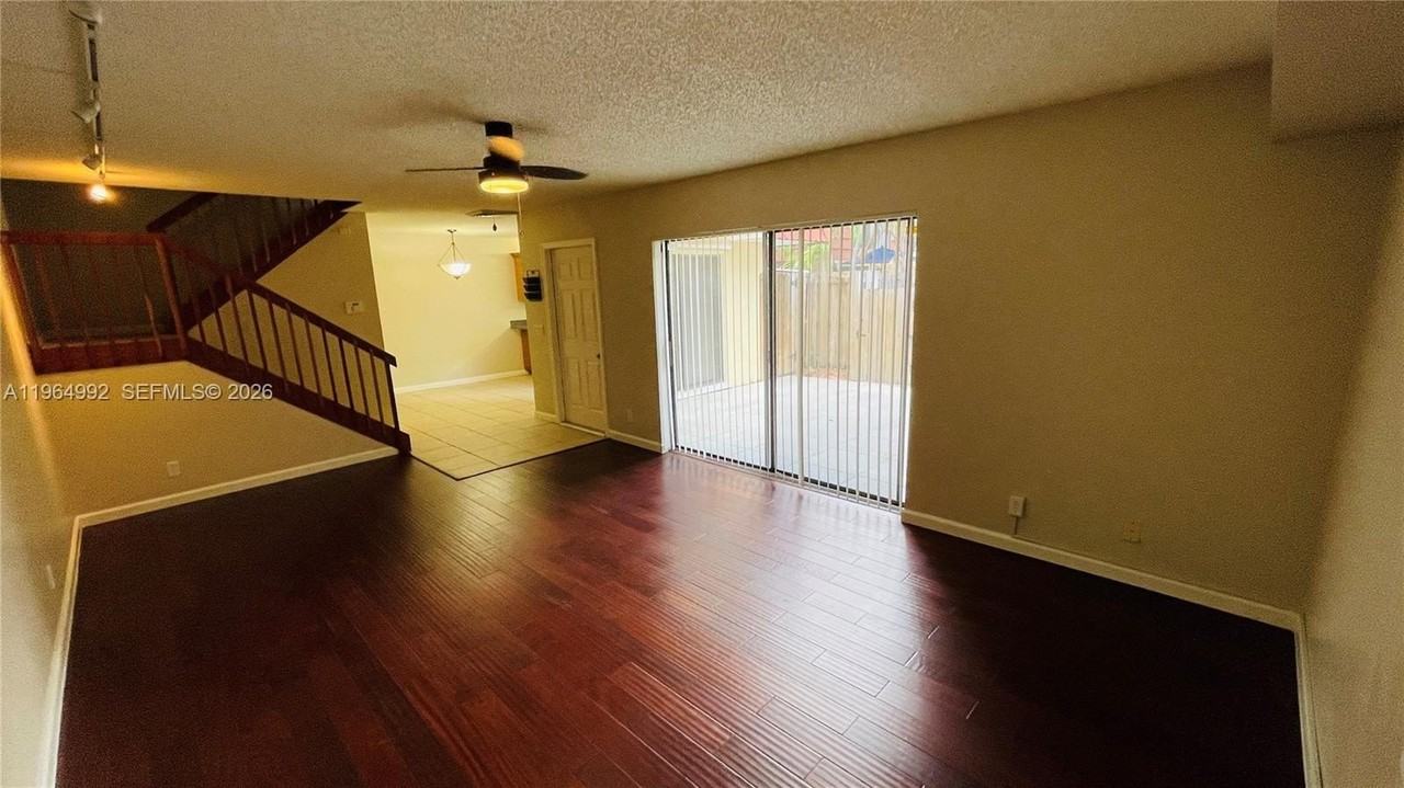 709 Nw 98th Cir #709 - Photo 6 of 16