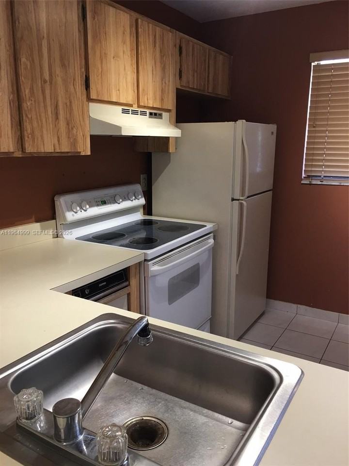 14857 Sw 104th St #9-203 - Photo 4 of 8