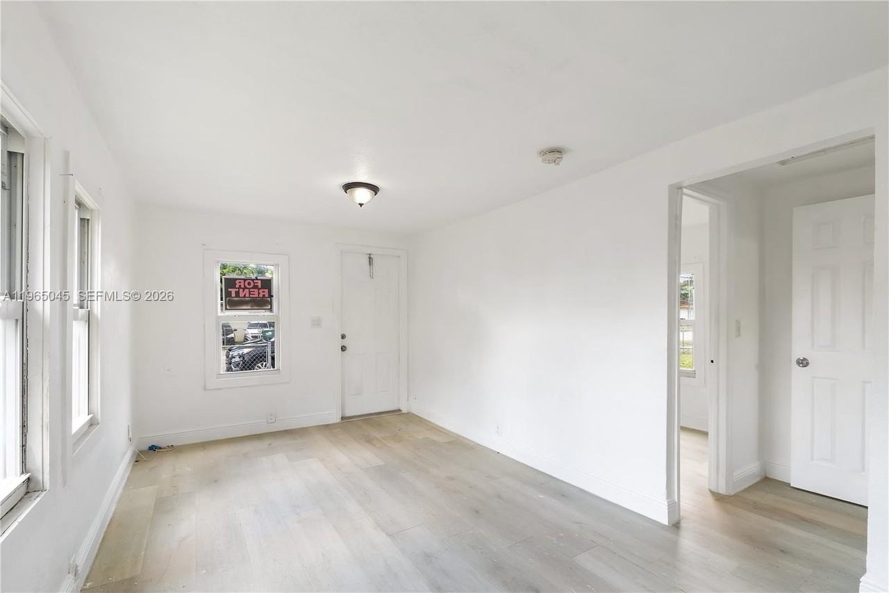 5714 Nw 21st Ave - Photo 6 of 11