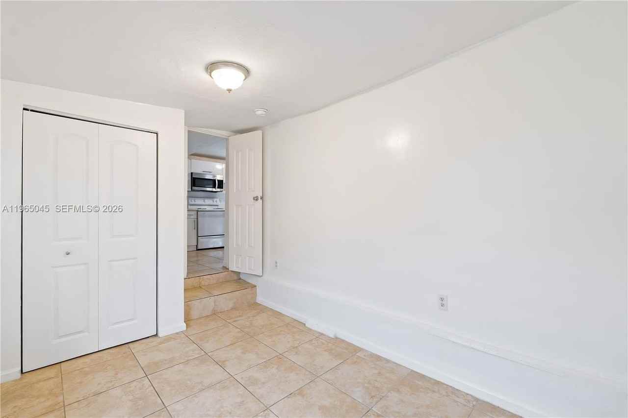 5714 Nw 21st Ave - Photo 7 of 11