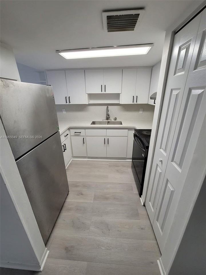 1624 Ne 151st St #1624 - Photo 3 of 12