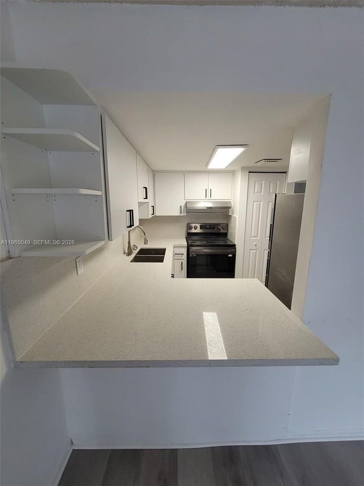 1624 Ne 151st St #1624 - Photo 4 of 12