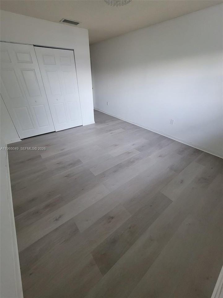 1624 Ne 151st St #1624 - Photo 7 of 12