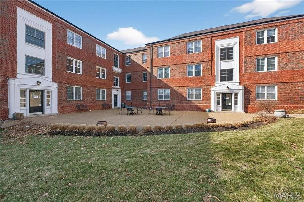 923 S Hanley Rd #C - Photo 2 of 30