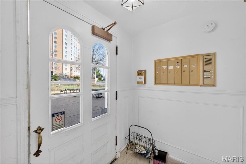 923 S Hanley Rd #C - Photo 4 of 30