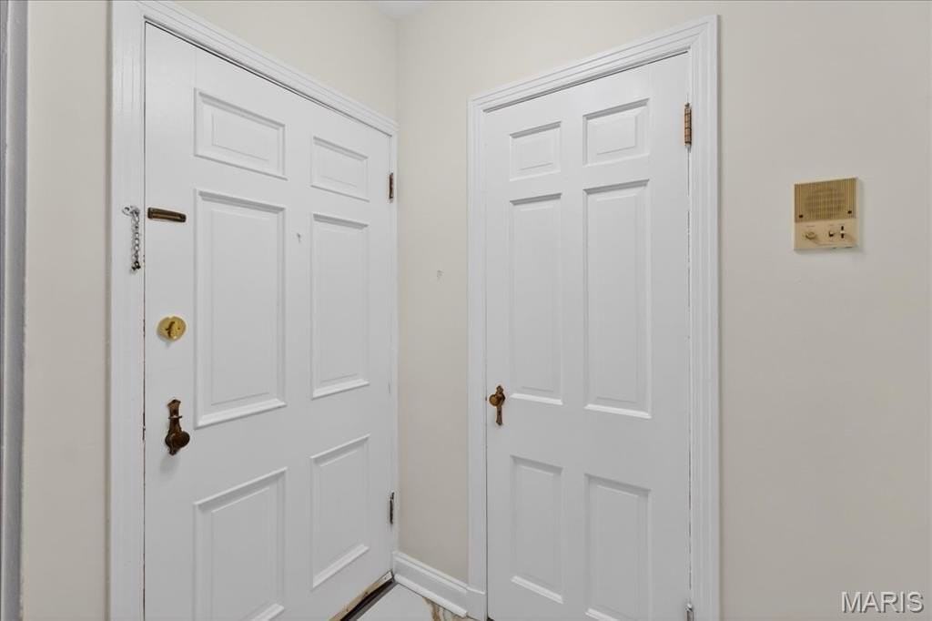 923 S Hanley Rd #C - Photo 7 of 30