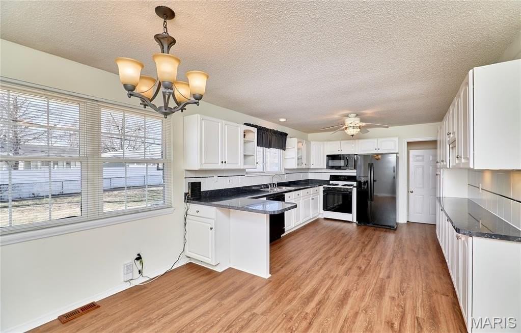 4 Sharon Ct - Photo 7 of 31