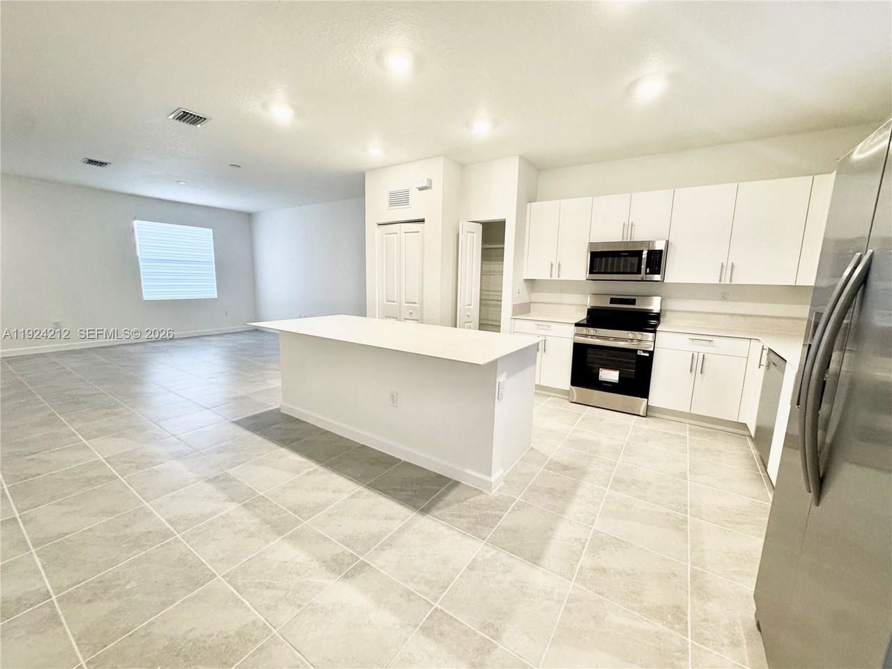 1116 Southwest 3rd Terrace - Photo 4 of 8