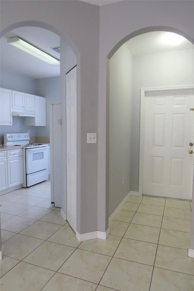 741 Se 2nd St #741 - Photo 3 of 8