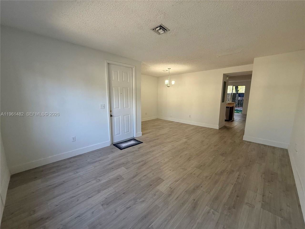 4282 Ne 9th St #4282 - Photo 4 of 8