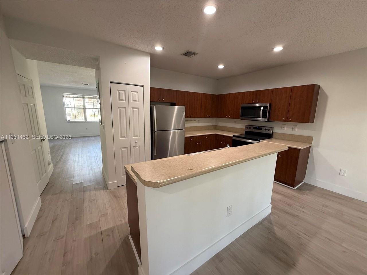 4282 Ne 9th St #4282 - Photo 6 of 8