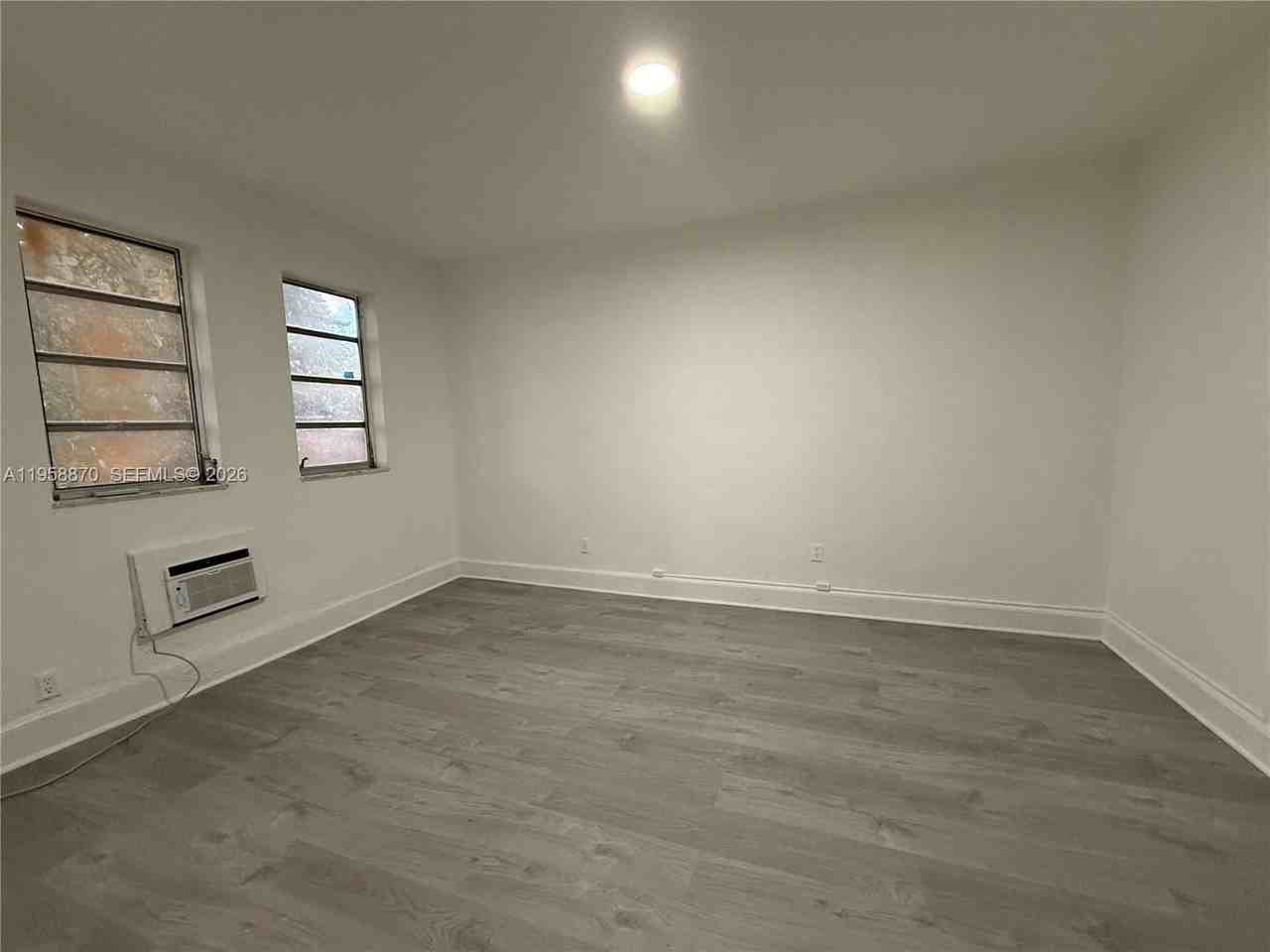 1560 Sw 5th St #11 - Photo 3 of 8