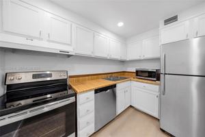 featured image of 3650 Inverrary Dr #1I